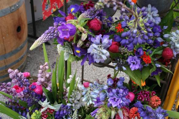 Gorgeous flowers, i wanted to buy all of the bouquets!!