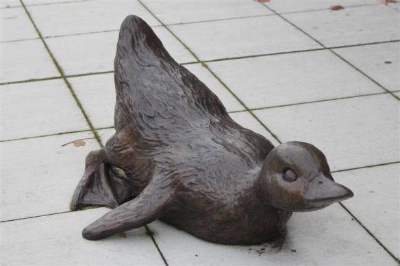 no, this duck does not have a problem, he is just trying to catch up to the other ones!!!!