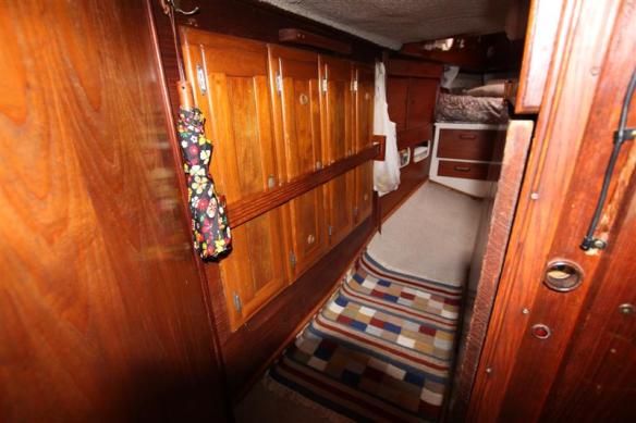 On board of Curtsy, hallway to the aft cabin.